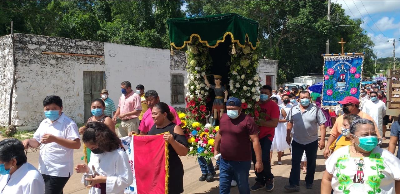 Concluyen festividades en honor a San Miguel Arcángel con una procesión en Tinum, Campeche