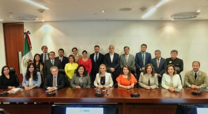 Los senadores del PAN firmaron un documento llamado Carta de Madrid