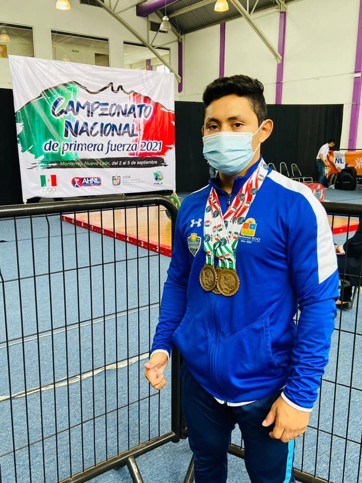 Víctor Badur Güemez y Darvin Pech participan en el certamen nacional que se desarrolla en el Gimnasio de Halterofilia