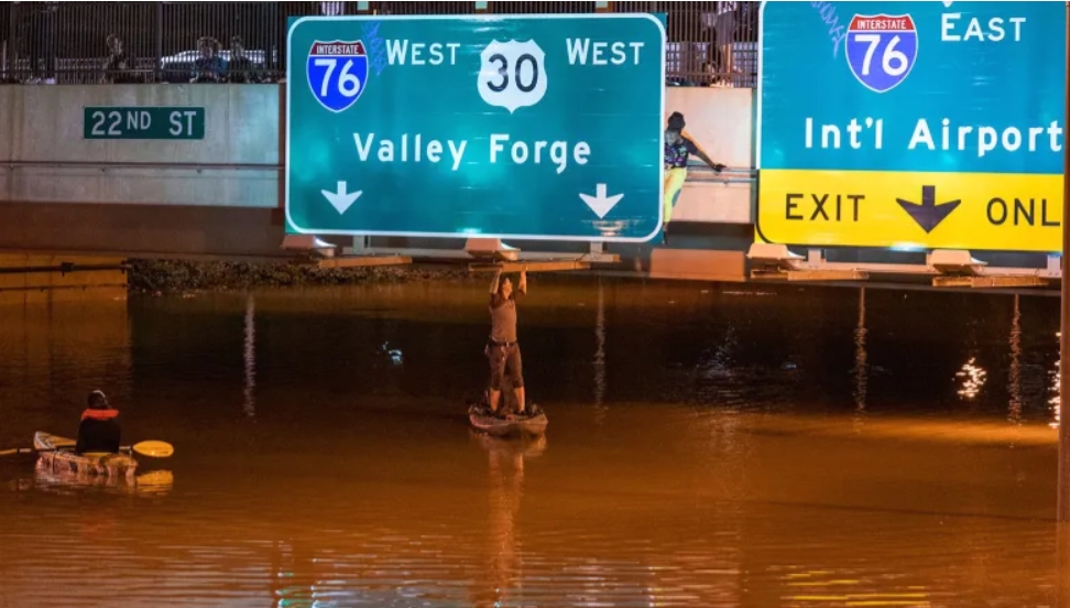 Mueren 13 persona atrapadas en sótanos por inundaciones en Nueva York