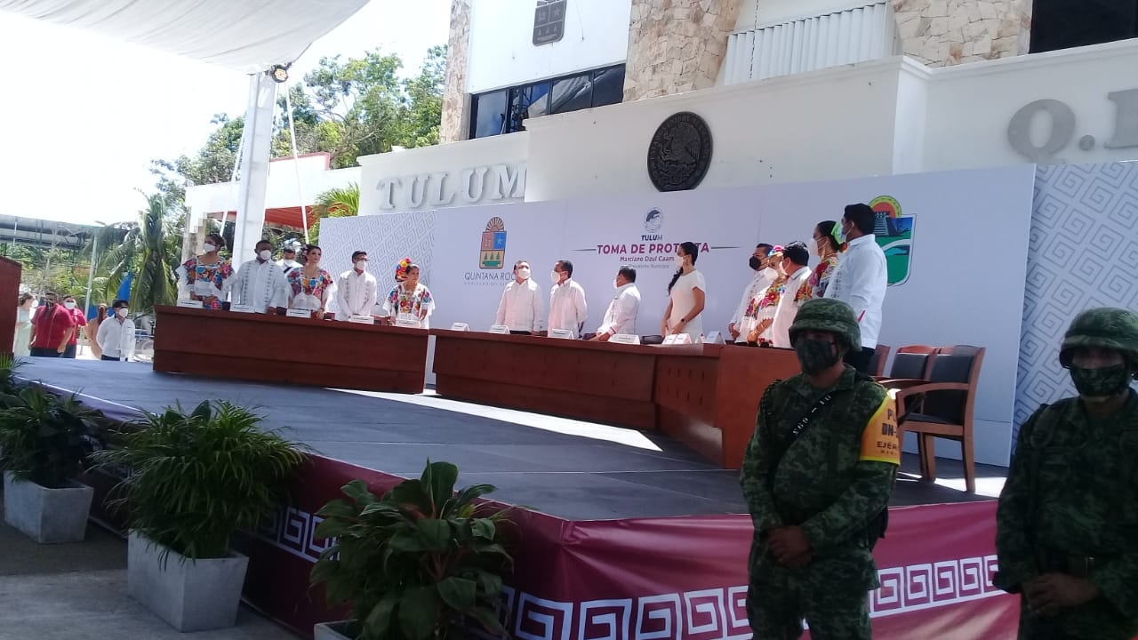 Los nuevos concejales llegaron ataviados de sus ternos y guayaberas a la toma de protesta