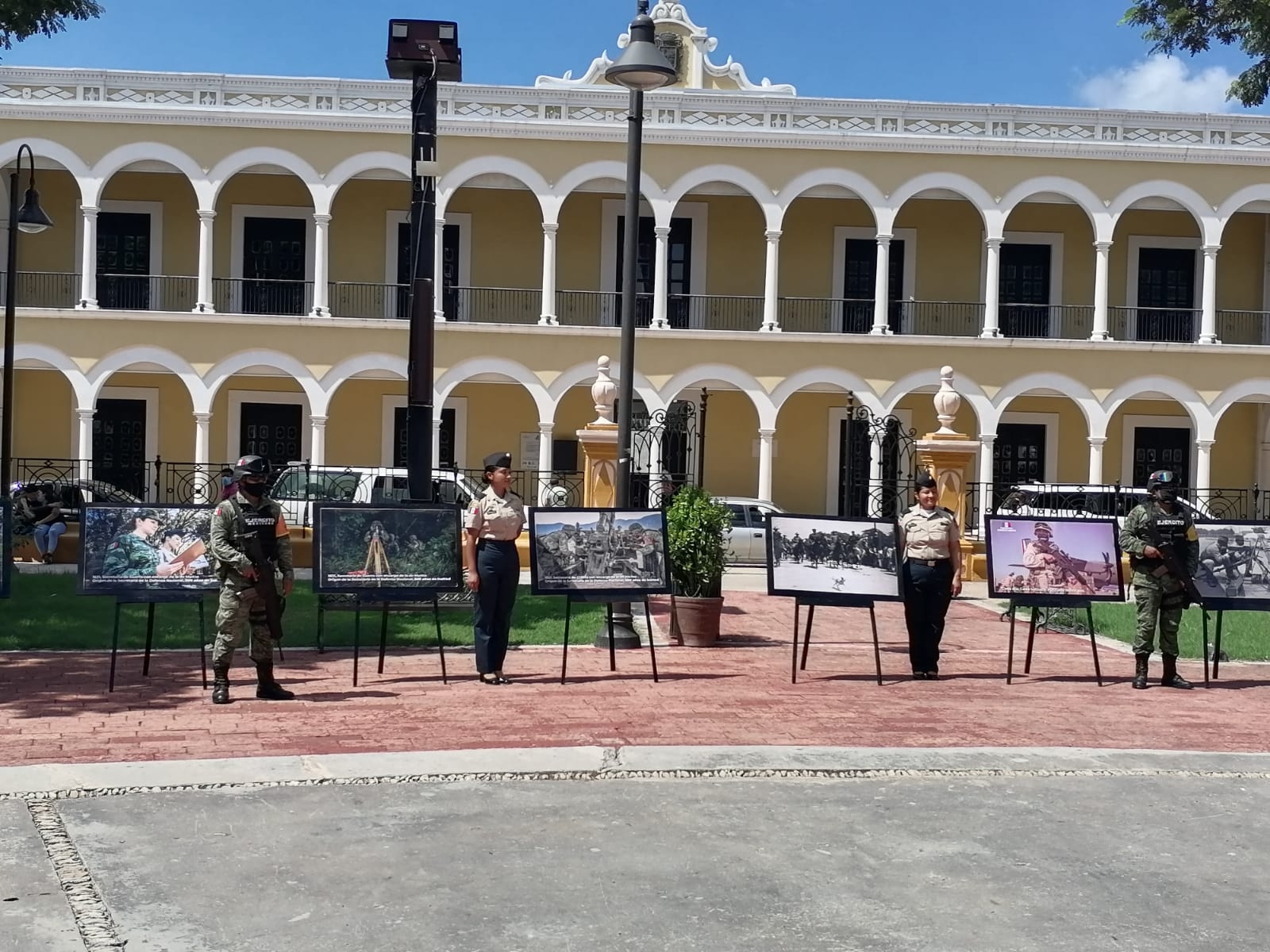 La Sedena indicó que buscan con las fotografías, crear un vínculo de empatía entre militares y habitantes de Campeche