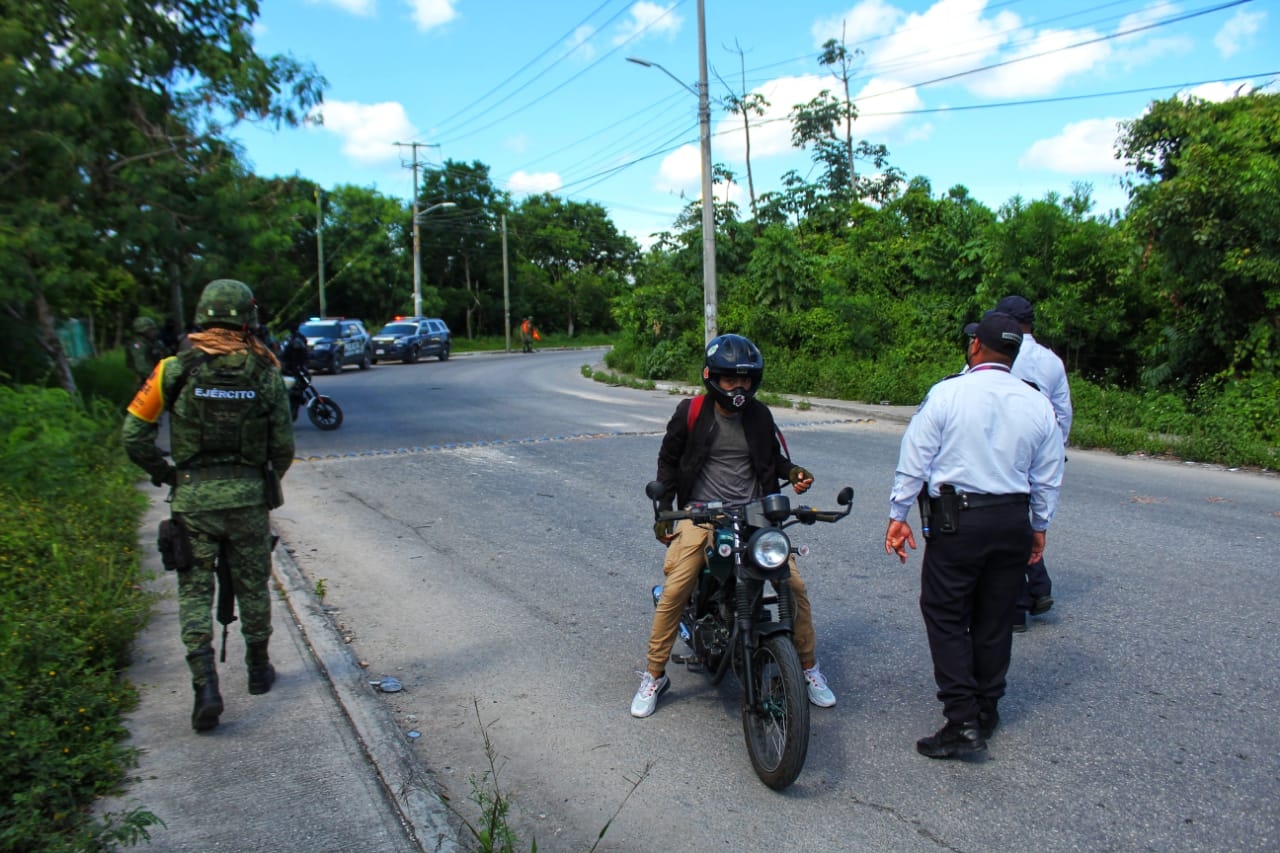 Ejército Mexicano asegura motocicleta robada en la SM 107 de Cancún