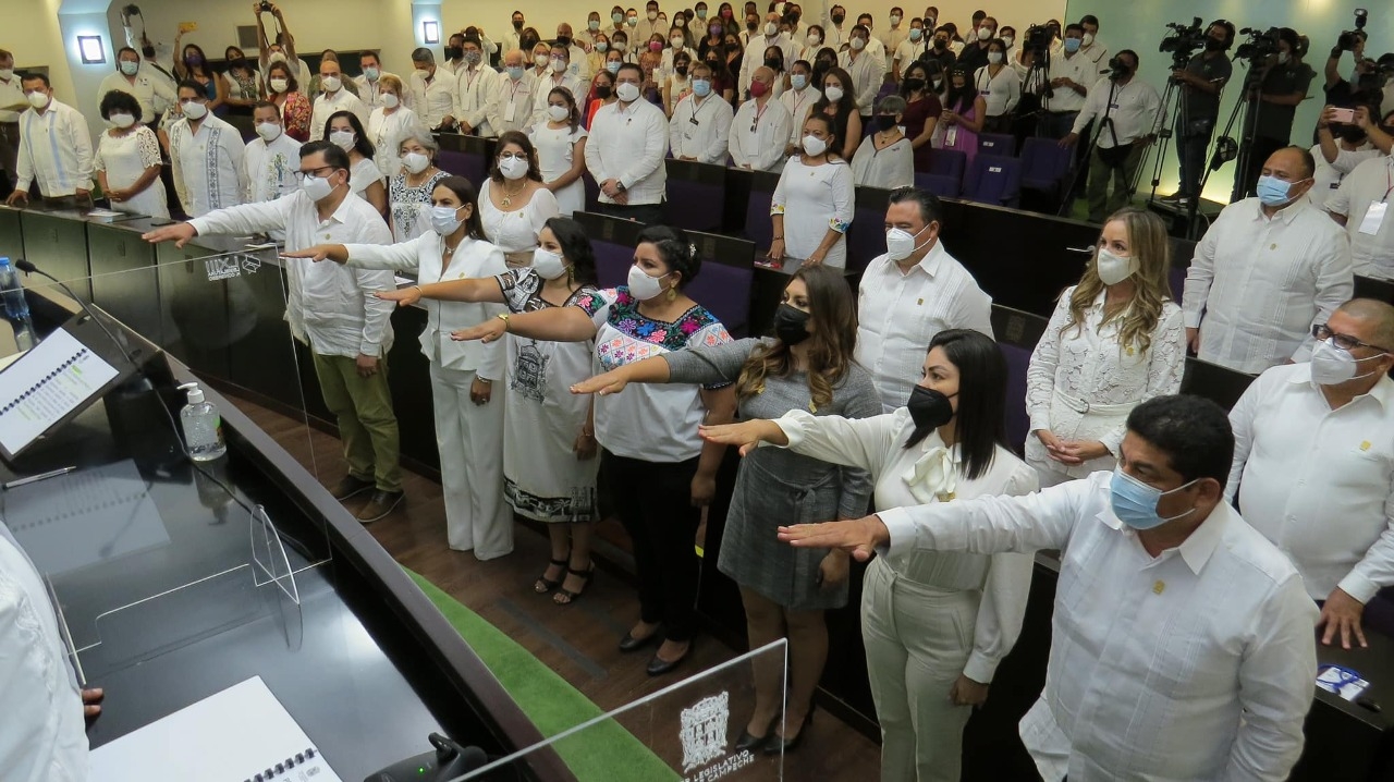 Diputados locales de la LXIV Legislatura de Campeche toman protesta