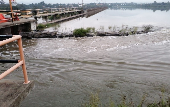 Como prevención desafogaron 49 metros cúbicos de la presa debido al agua que llegará del río en las próximas horas