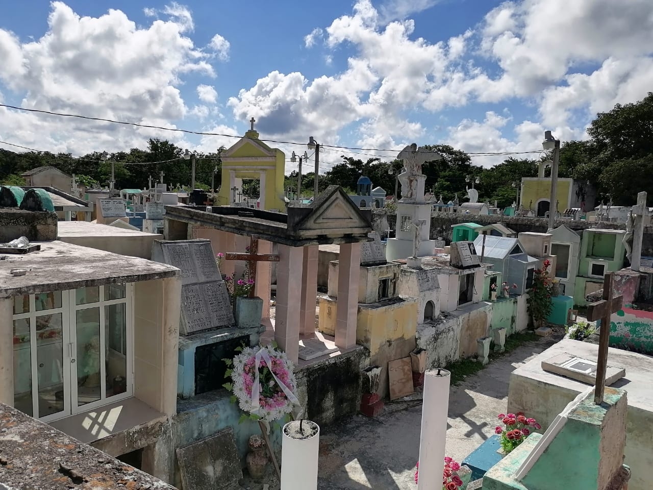 Cementerio de Cansahcab, Yucatán, se queda sin espacio para más muertos