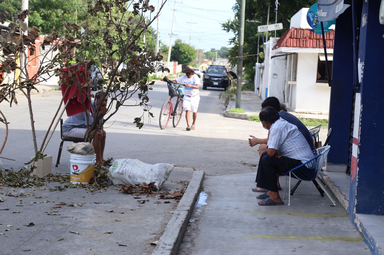 Continúa bloqueo por falta de luz en la colonia Santa Rosa en Mérida