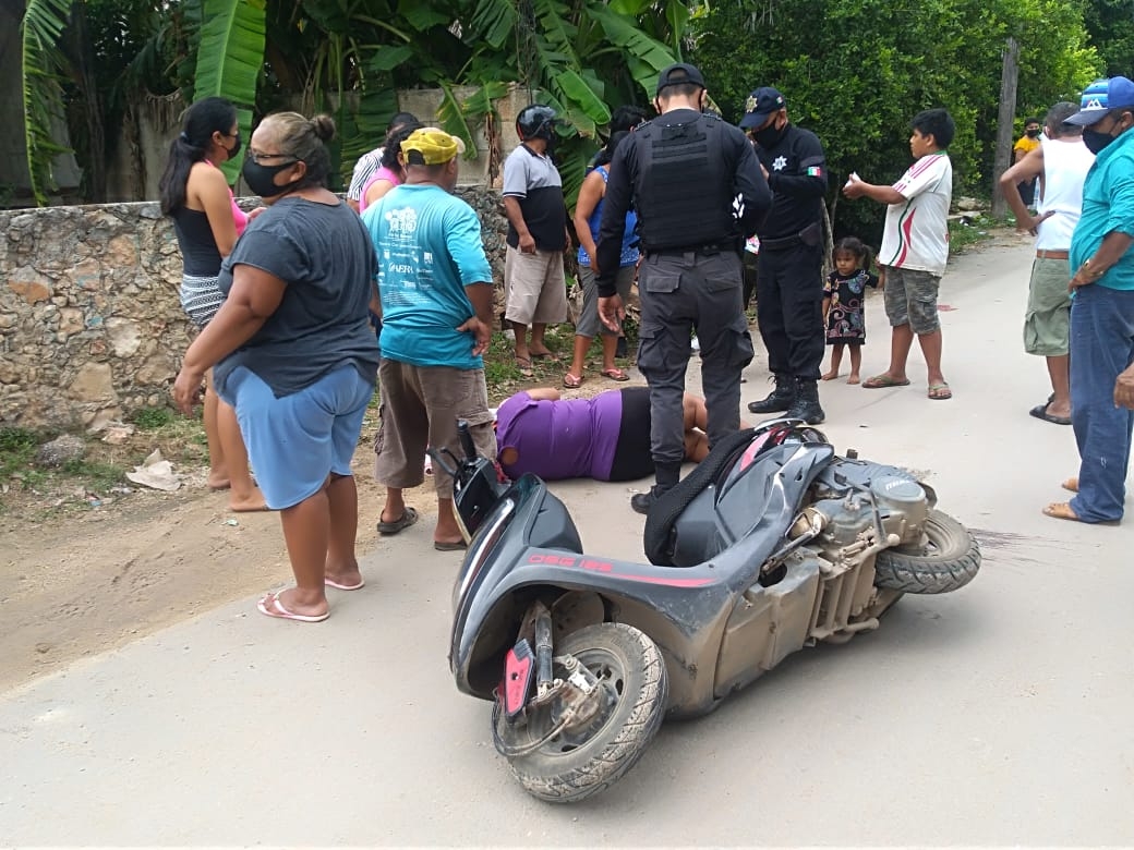 Los elementos policiales se encargaron de trasladar la motocicleta al domicilio de la mujer mientras ésta fue llevada al hospital