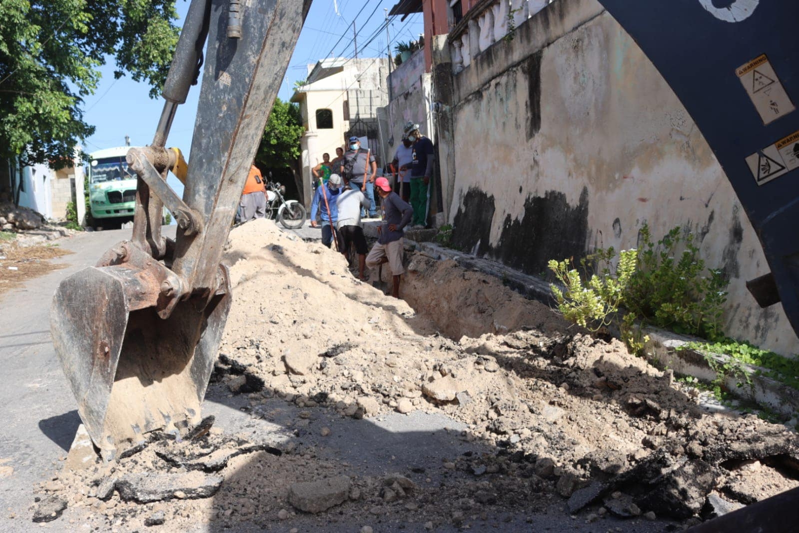 A pesar de desconocer el monto y no detallar el lugar de las obras, el Director de Obras Públicas aseguró que todas se hicieron con empresas campechanas