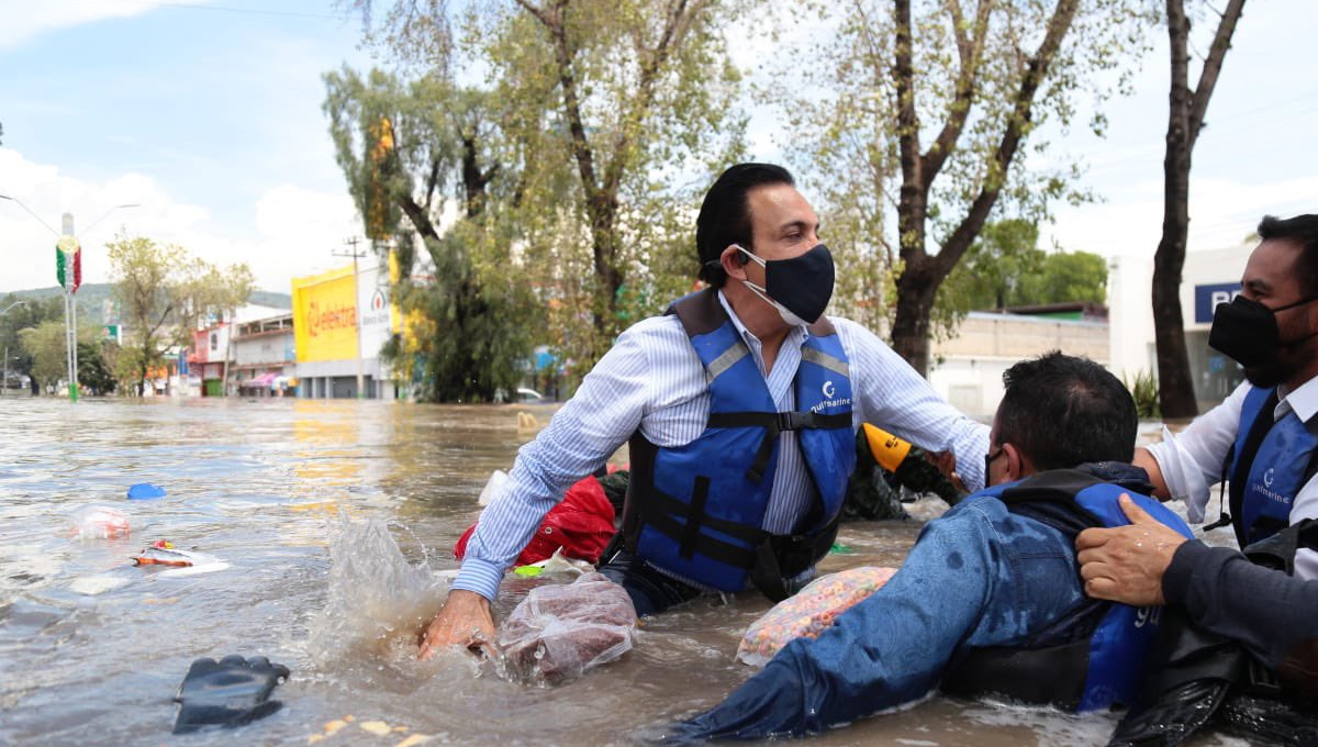 Omar Fayad informó que sufrió un percance con la lancha en la que recorría las zonas afectadas tras las fuertes lluvias