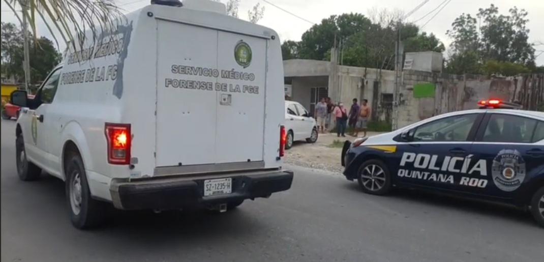 Policías disparan al aire para intimidar a turba de vecinos en Cozumel: VIDEO