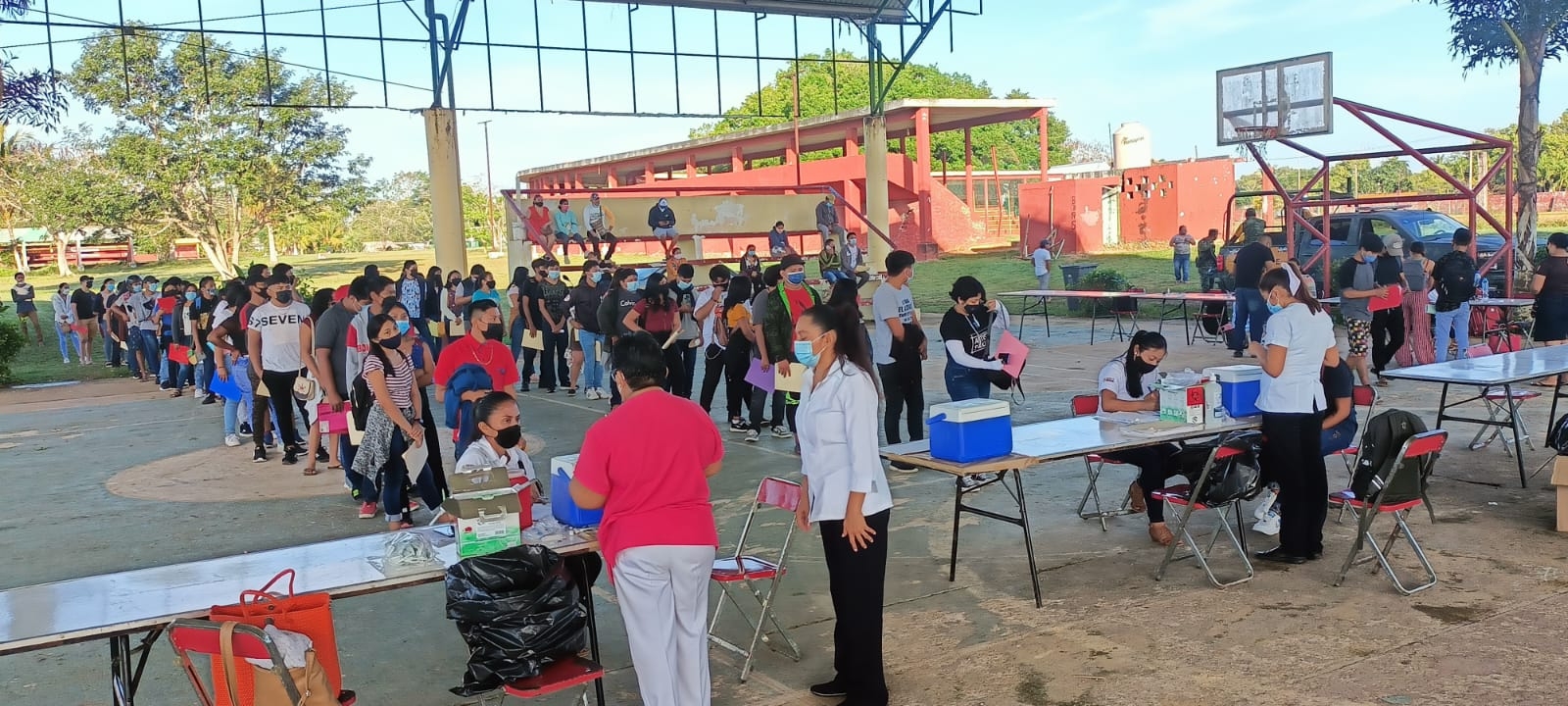 En este primer día de la jornada hasta las nueve de la mañana se habían registrado alrededor de 200 jóvenes del rango de edad