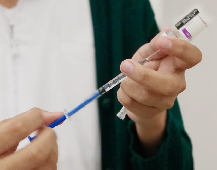 Estiman aplicar más de 500 dosis anticovid a personal de salud en Cozumel