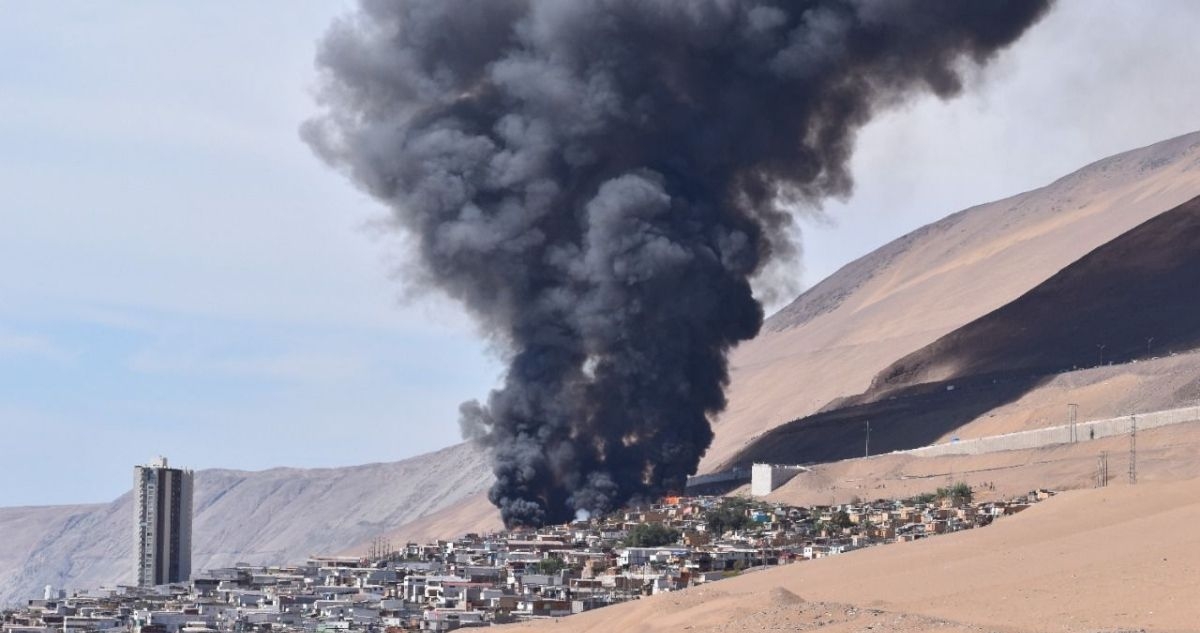 Gran incendio en Laguna Verde, Chile acaba con más de 30 casas