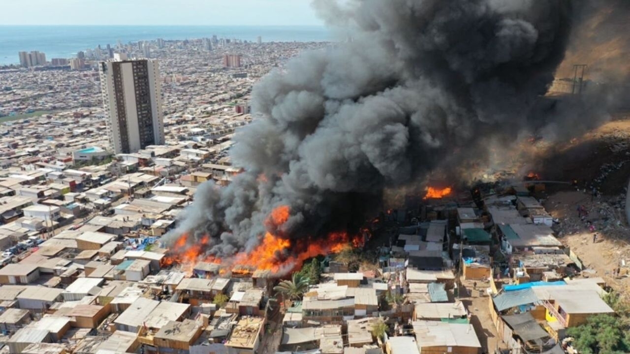 Incendio en Laguna Verde, Chile: Cerca de 100 casas consumidas por el fuego