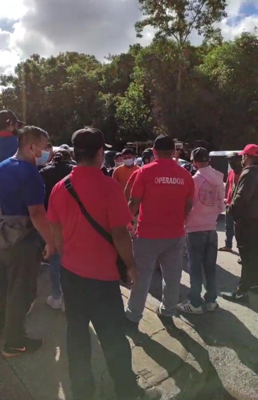 Mototaxistas se pelean por paradero del fraccionamiento Real Turquesa en Cancún