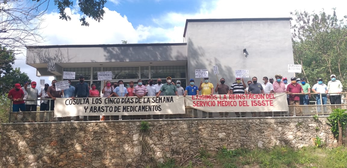 Los derechohabientes en su gran mayoría personas jubiladas, dieron un plazo de tres días a los representantes del ISSSTE en Campeche para que reabran el servicio