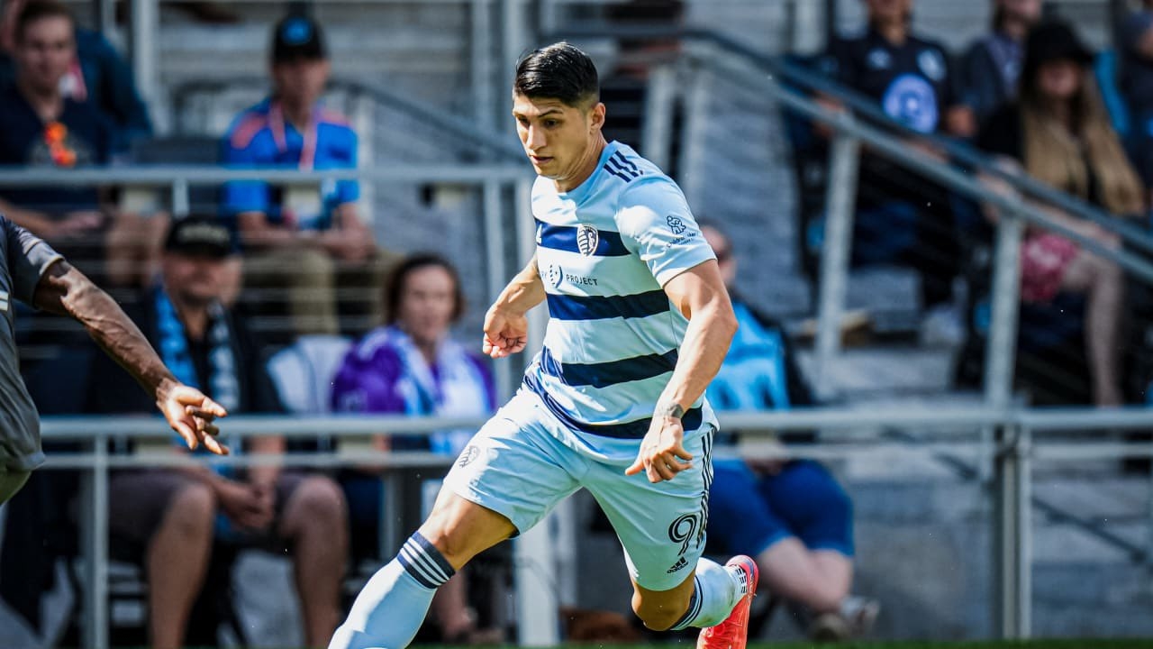 A través de un comunicado, el Sporting de Kansas City explicó que el delantero irá al quirófano y estará 12 meses fuera