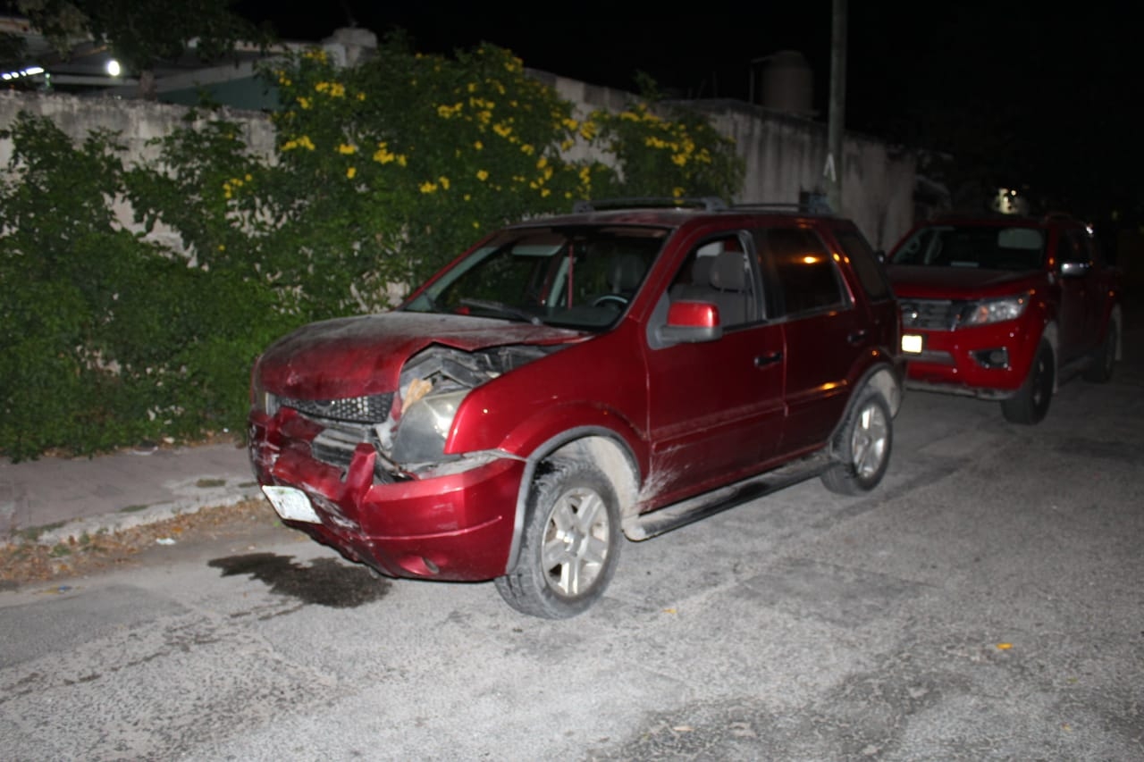 La camioneta fue impactada duramente