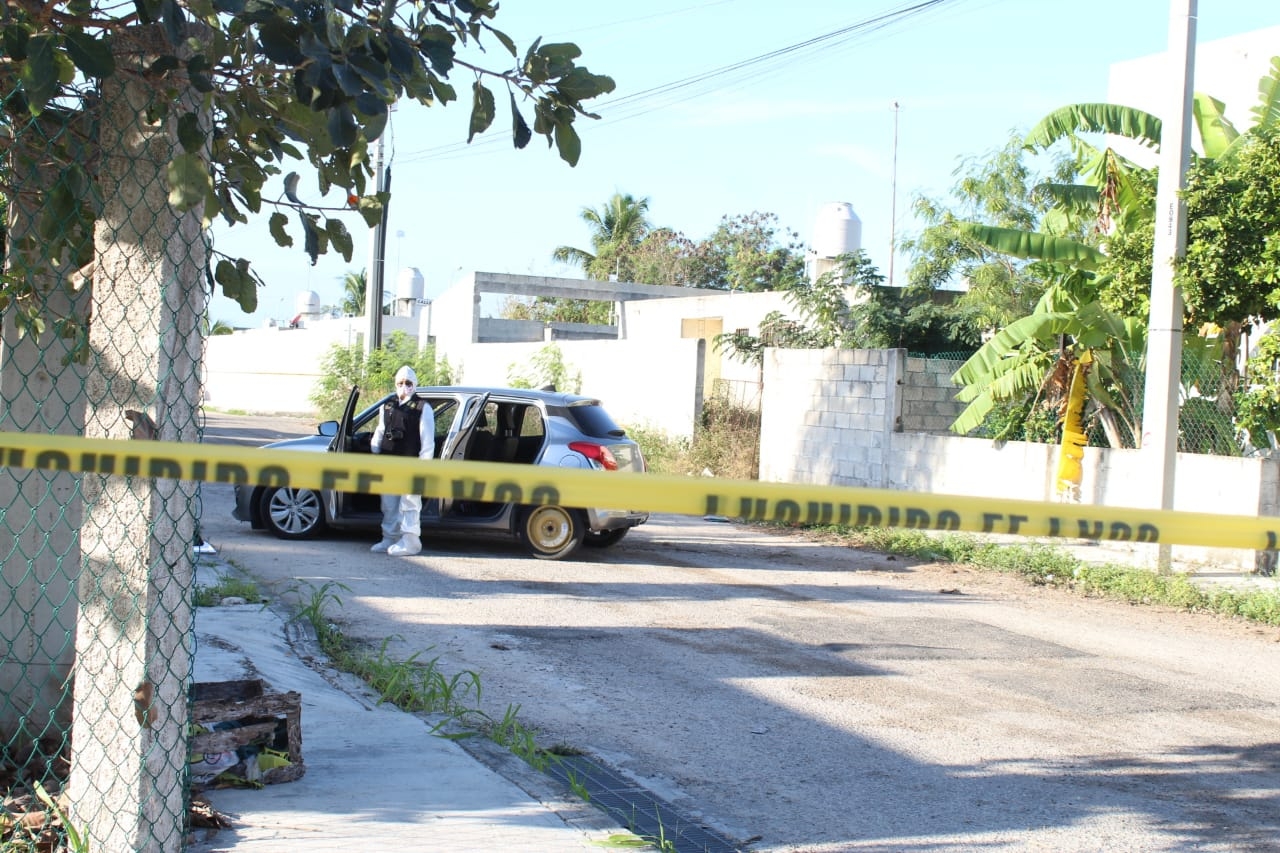 Tras persecución, detienen a tres con auto robado en Mérida