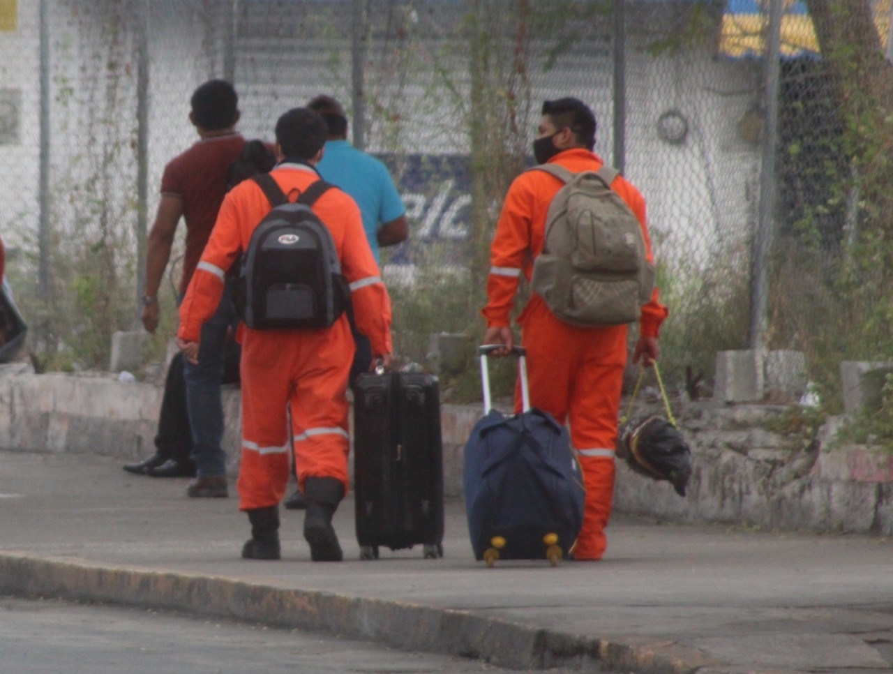 Pemex baja a 6 obreros más por presentar síntomas de COVID-19