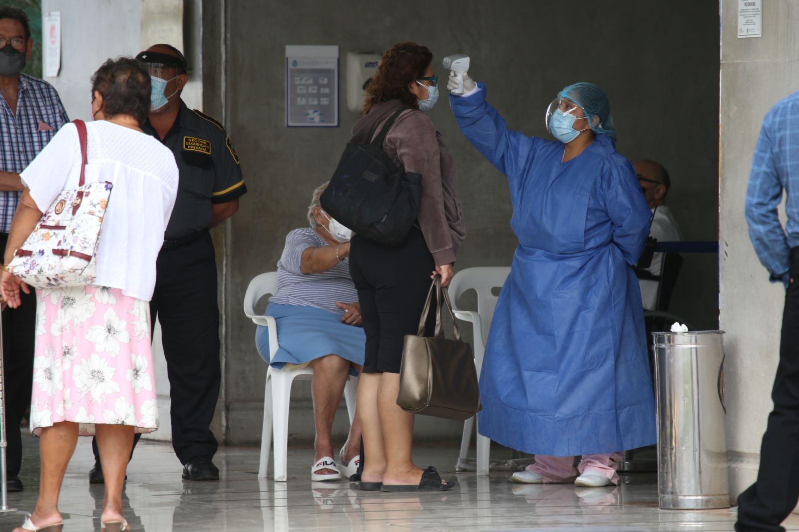 Tras crisis de contagios por COVID-19, Quintana Roo retrocede a Semáforo Naranja