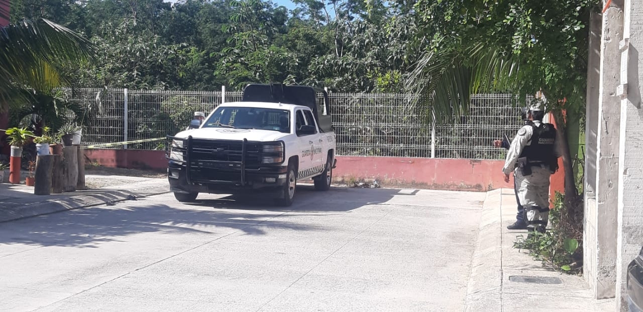 Detienen a dos hombres con armas y drogas en Cozumel