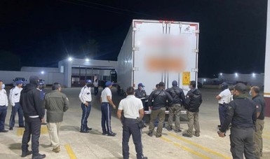 Detienen camión con 359 migrantes en una carretera de Veracruz