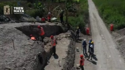 En Balancán destaca la exploración de dos conjuntos arquitectónicos con edificios de mampostería y esquinas redondeadas