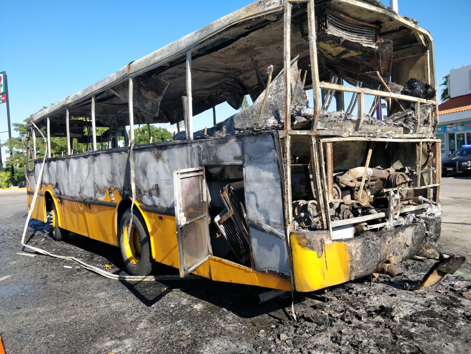 Chofer salva a 38 pasajeros de morir quemados dentro de un camión en Mérida: VIDEO