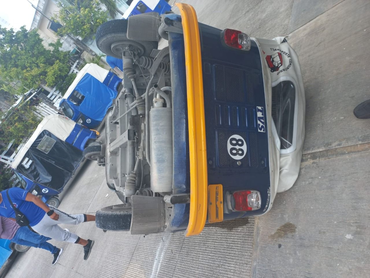 El conductor de taxi que se dio a la fuga impactó de costado al mototaxista