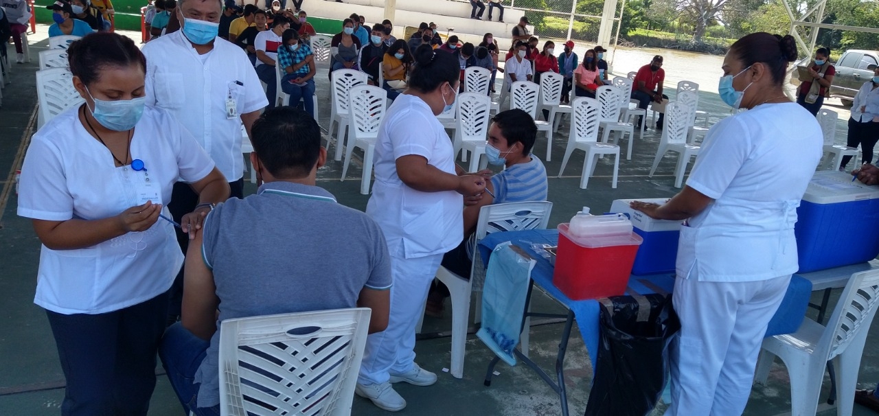 Da inicio la vacunación de jóvenes de 15 a 17 años en Palizada, Campeche