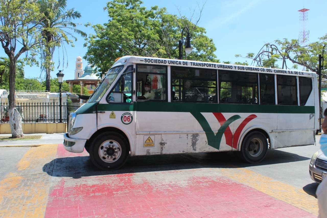 Camioneros de Ciudad del Carmen reducen al 50% el número de pasajeros