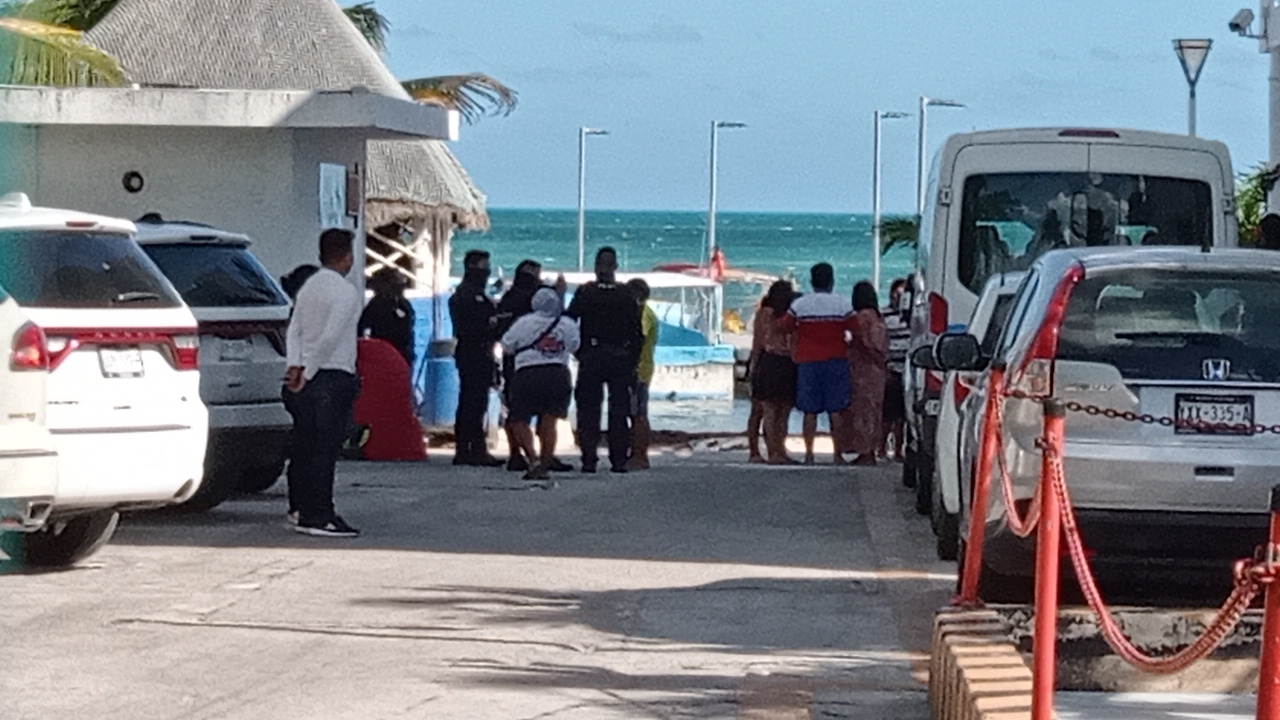 Los pasajeros y la tripulación del bote hundido en Isla Mujeres, fueron rescatados por un ferry de la naviera Jetway