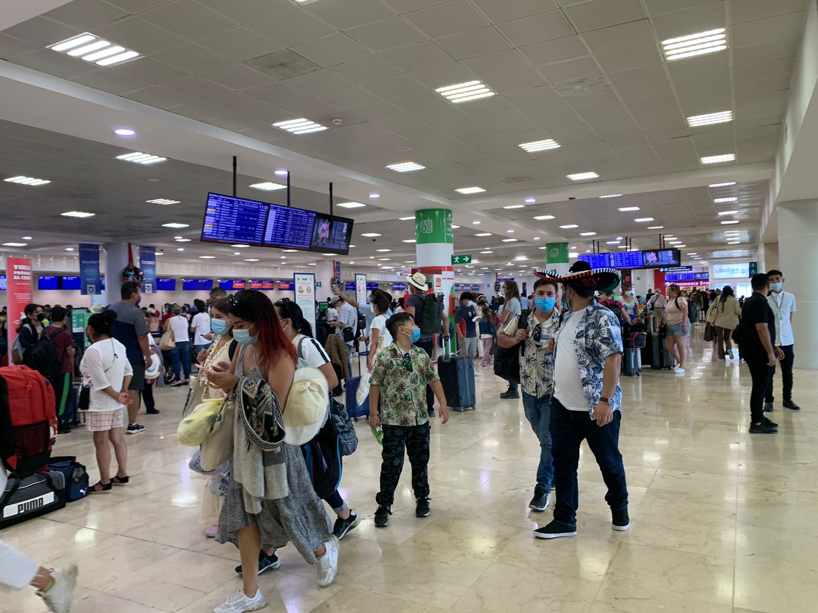 Algunos de los viajeros no portaban cubrebocas dentro del Aeropuerto Internacional de Cancún