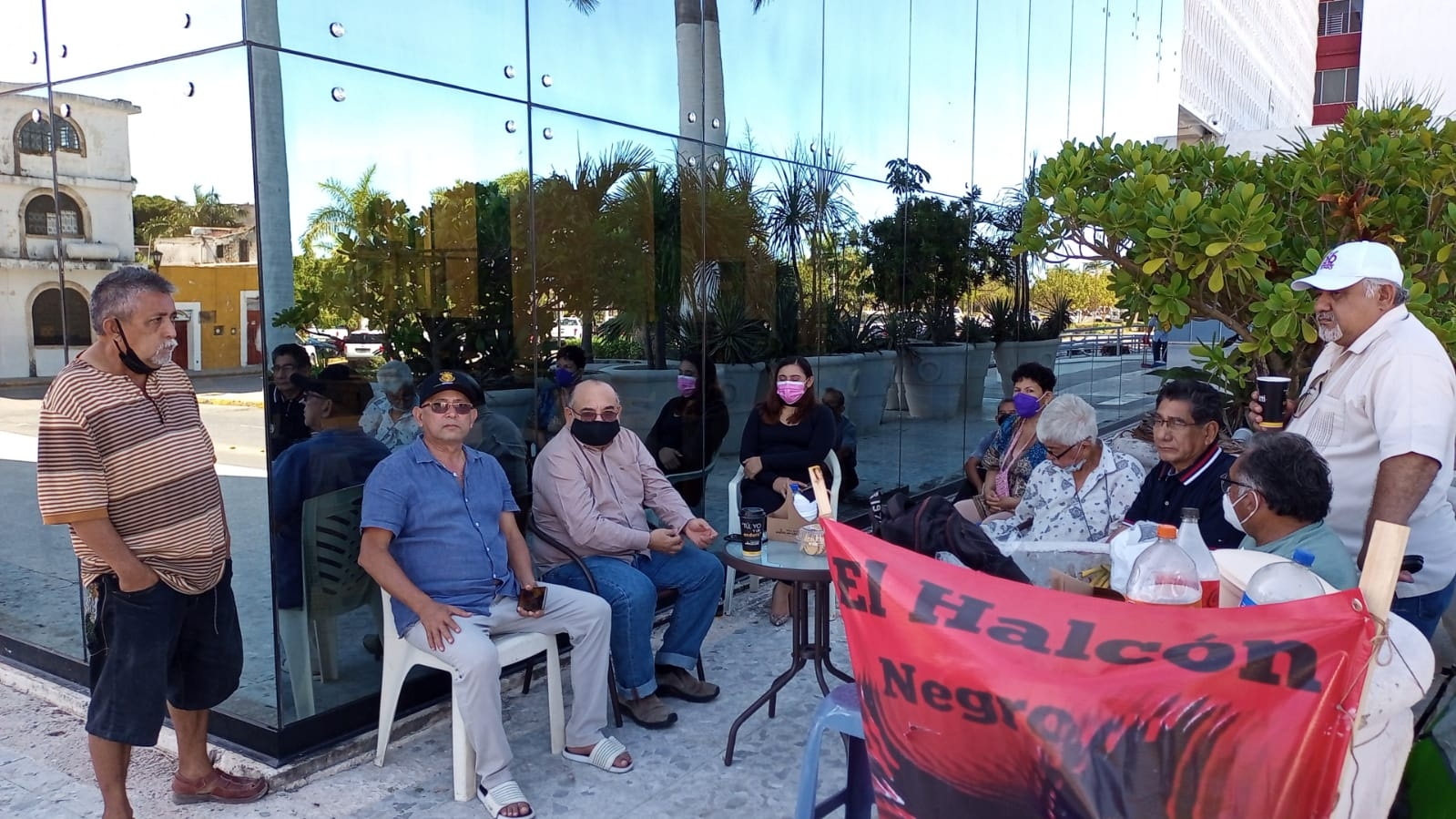 Los miembros de la Movimiento de Resistencia Civil de Campeche indicaron que entregarán a Layda Sansores un pliego petitorio