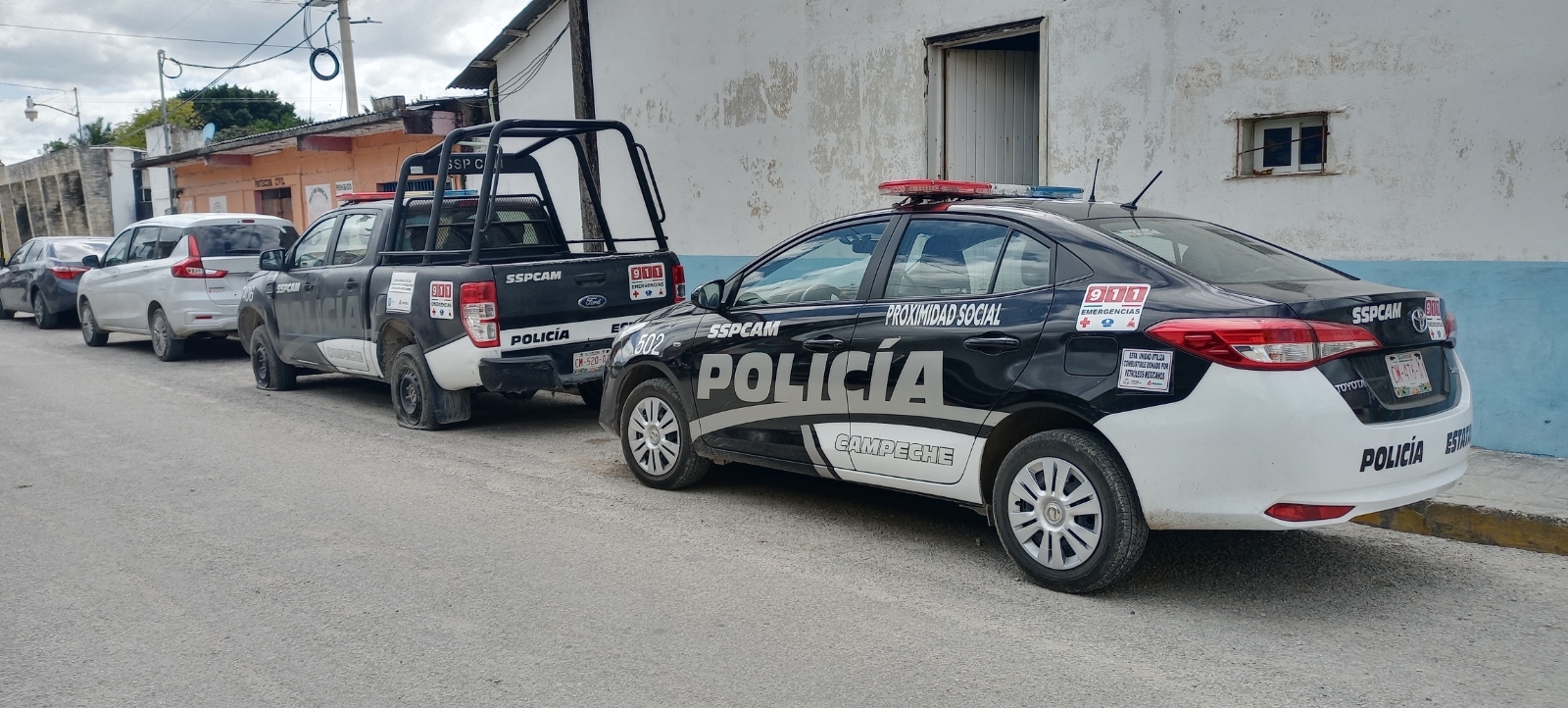 Hay unidades que no disponen de lo más elemental, como son las llantas; como por ejemplo, la camioneta de esta gráfica