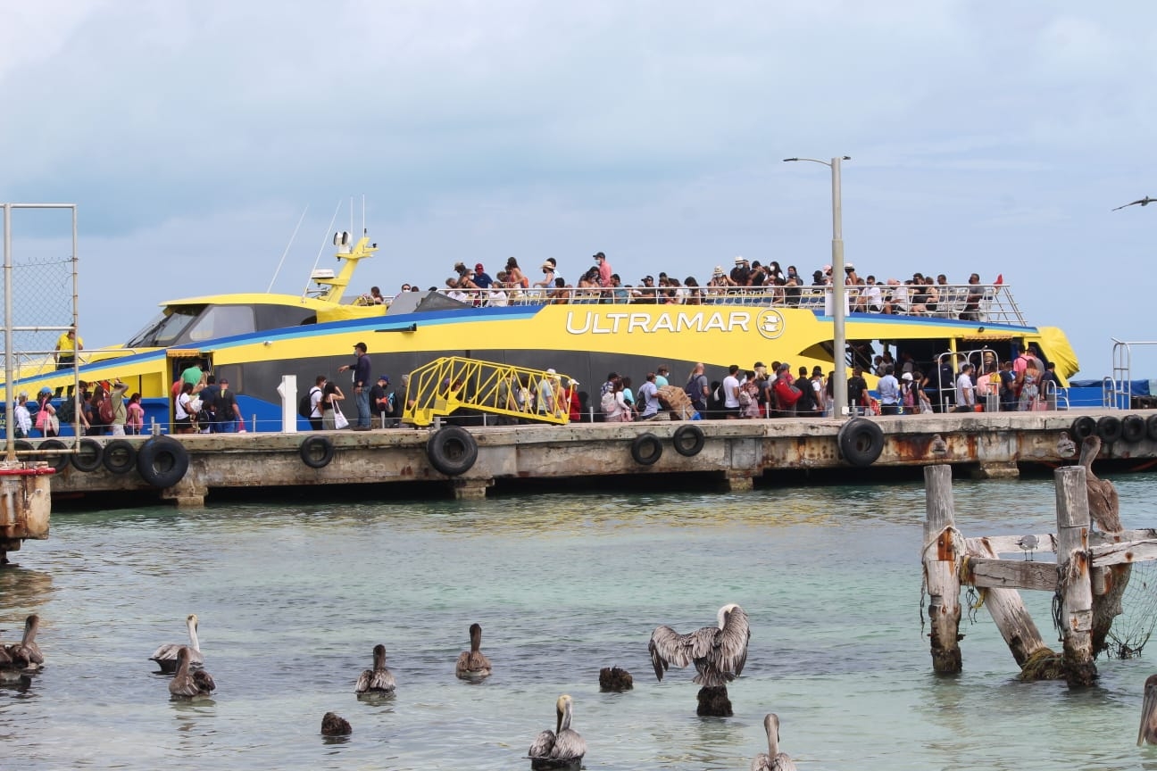 Turistas Nacionales y extranjeros desacataron las medidas restrictivas contra el COVID en las embarcaciones de Ultramar en Cancún