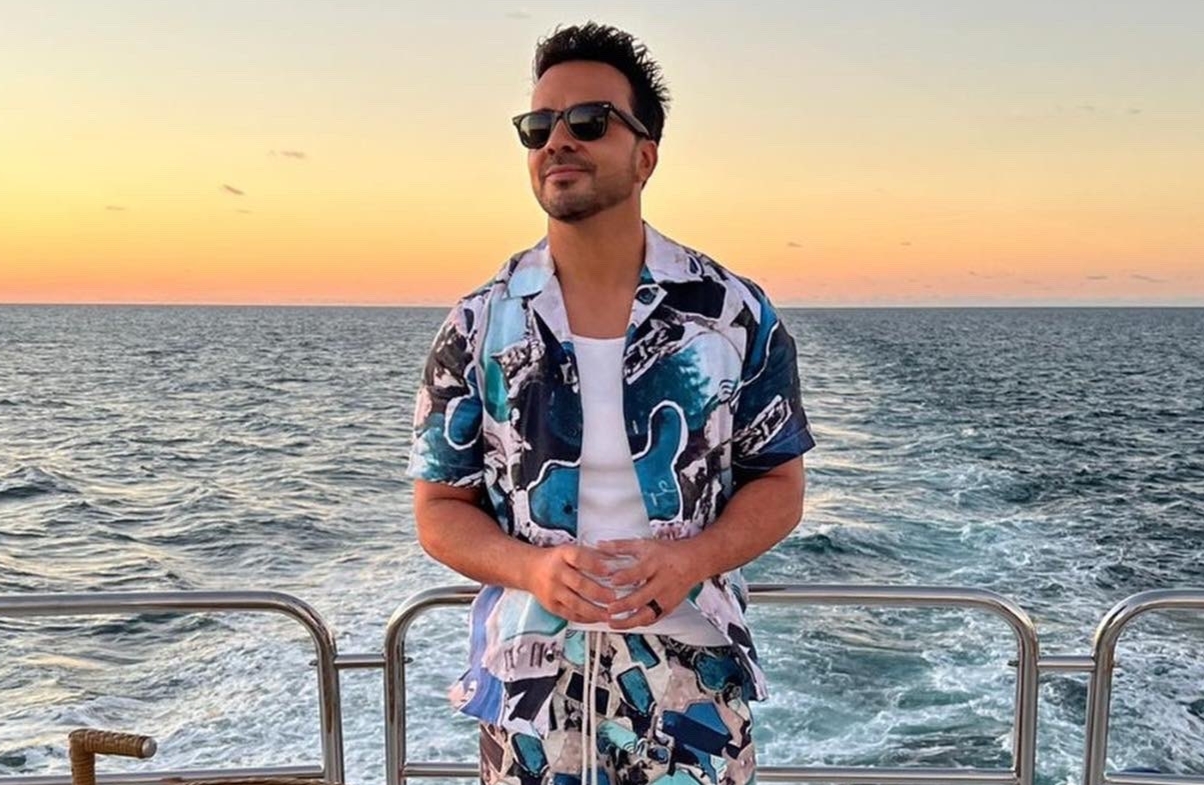 Luis Fonsi no deja de presumir sus 'Vacaciones'; su sencillo es bien recibido por sus fans