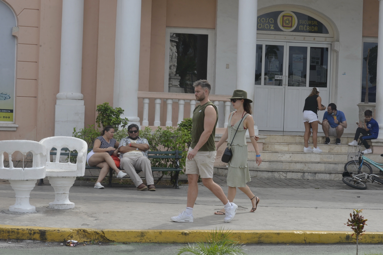 Turistas se niegan a utilizar cubrebocas en las calles de Mérida