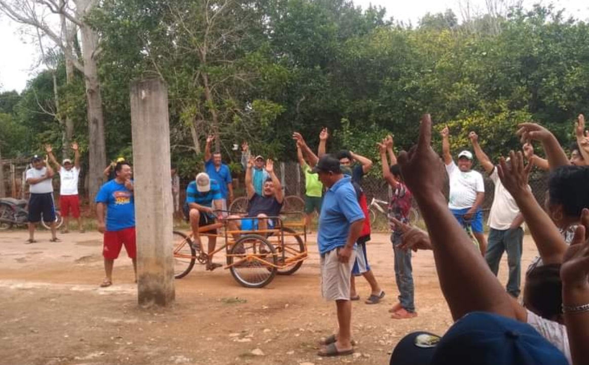 Los vecinos se reunieron y platicaron acerca de la demora de la Comuna tenabeña