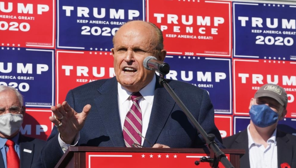 Rudy Giuliani lanza playeras autografiadas del 9/11 y causa indignación en redes