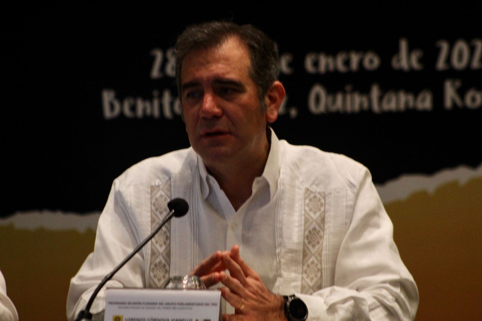 Lorenzo Córdova asiste a reunión del PRD en Quintana Roo