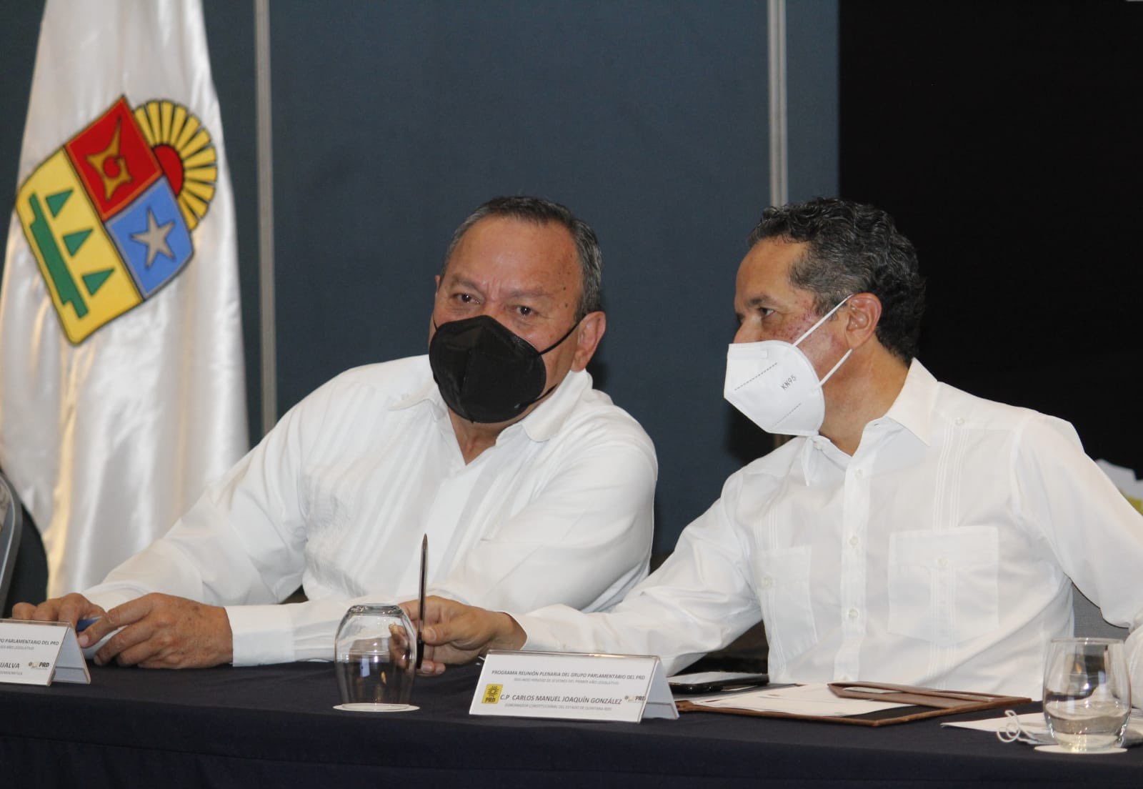 Gobernador de Quintana Roo alardea 'logros' de su mandato en la Plenaria del PRD