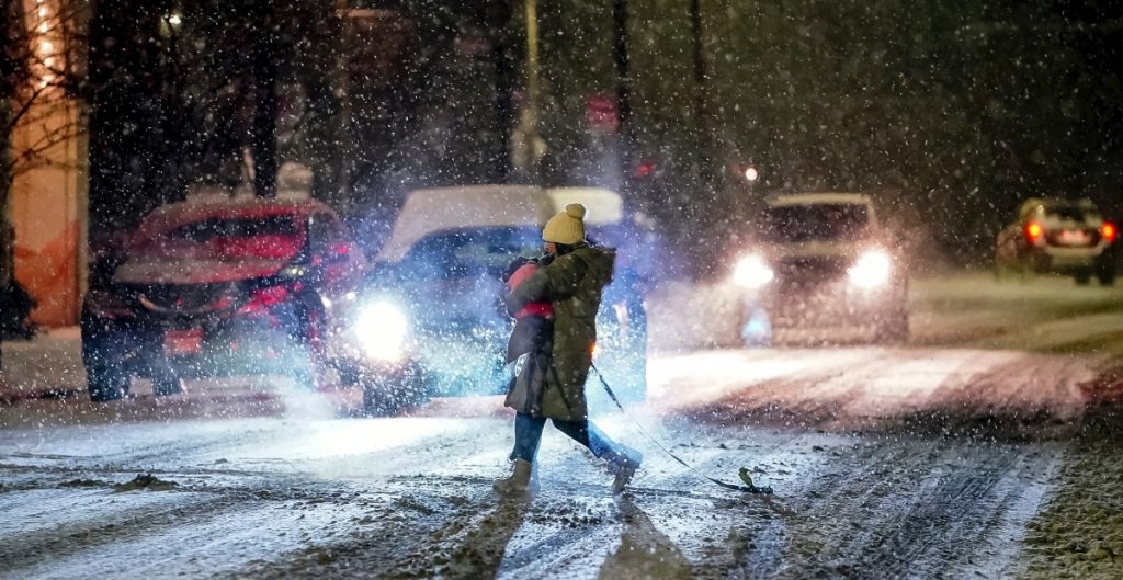 Miles de vuelos cancelados en el este de EUA por una tormenta invernal
