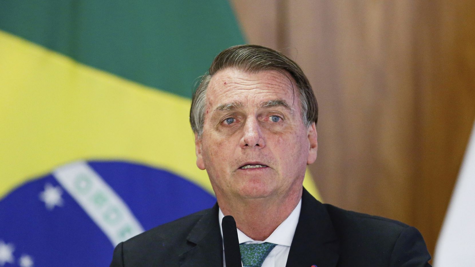 Hospitalizan a Jair Bolsonaro, presidente de Brasil, por obstrucción intestinal