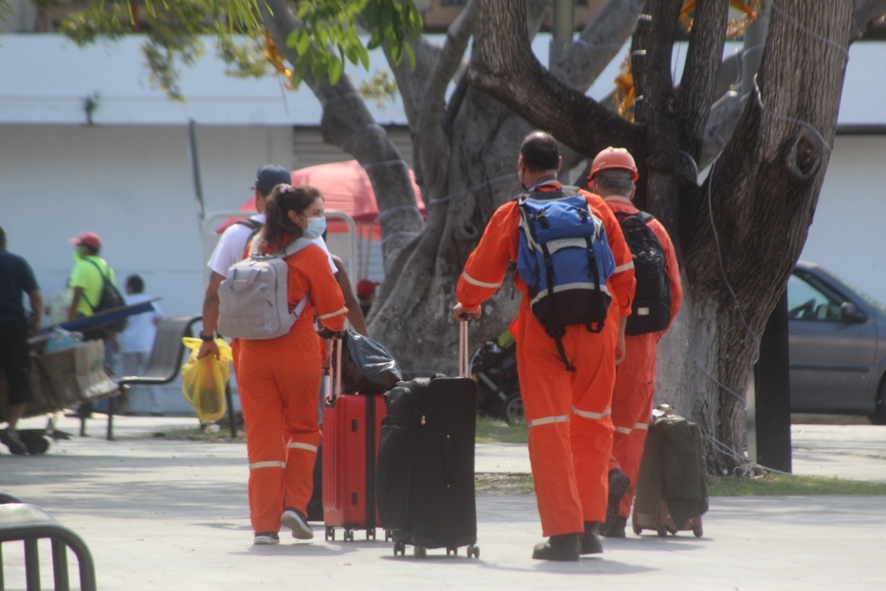 Obreros de costa afuera de Campeche, en espera de nuevos contratos con Pemex