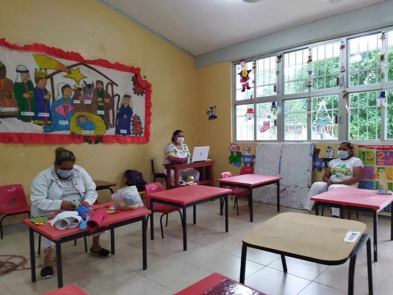 Los niños que acuden en forma presencial están divididos, una parte lo hace los lunes y miércoles