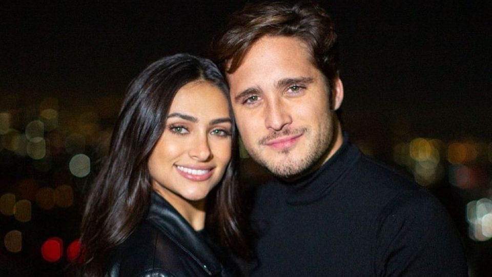 Diego Boneta celebra el cumpleaños de Renata Notni con romántica fotografía