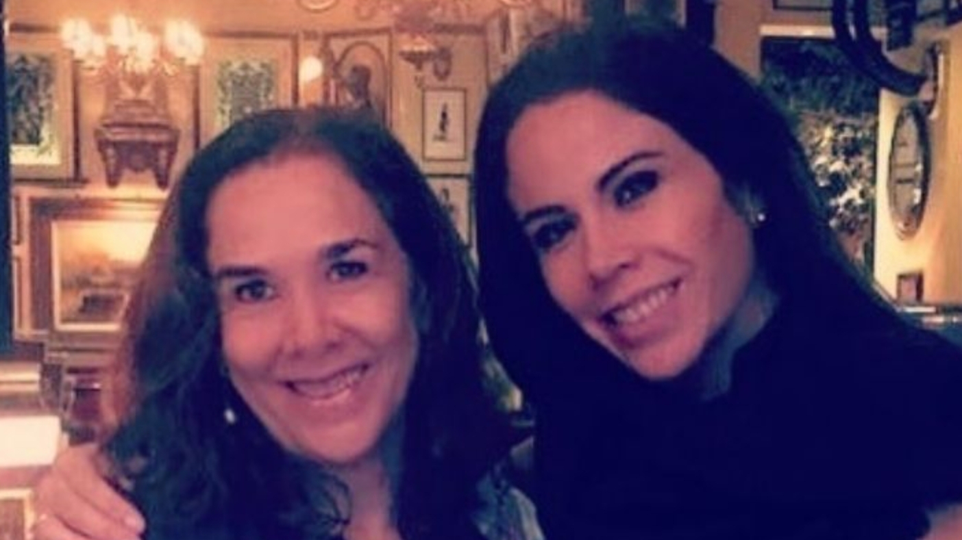 Paola Rojas compartió una foto con su madre en Instagram. Foto: Instagram @paolarojas